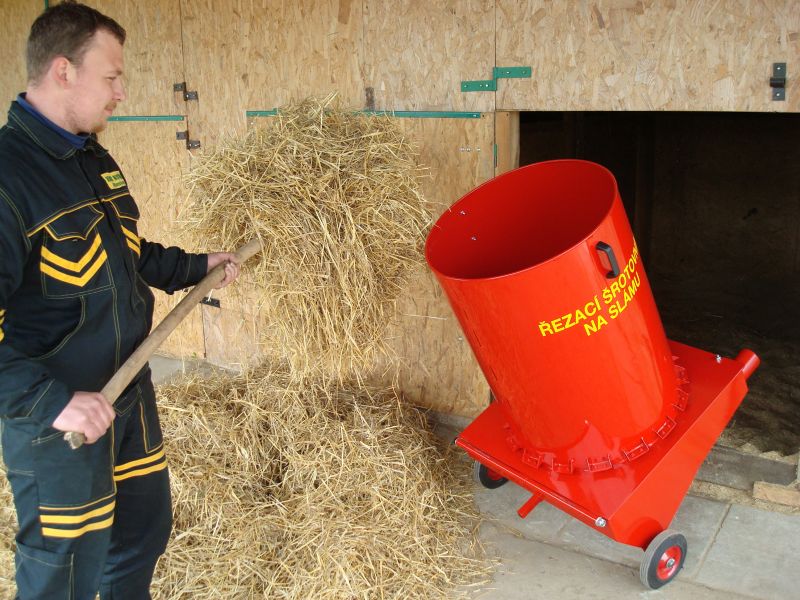 szalma-daralo-rs650a